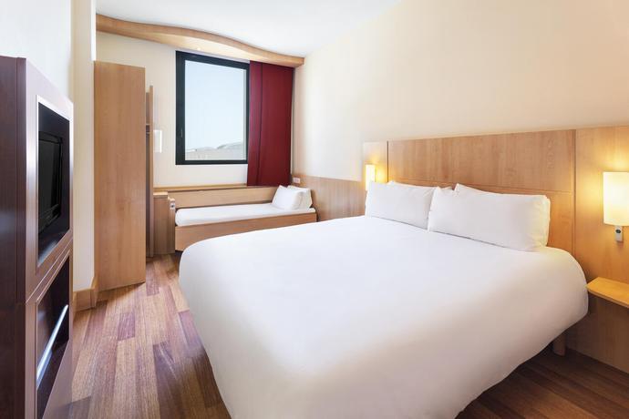 Imagen de la habitación del Hotel B&B Barcelona Mataró. Foto 11