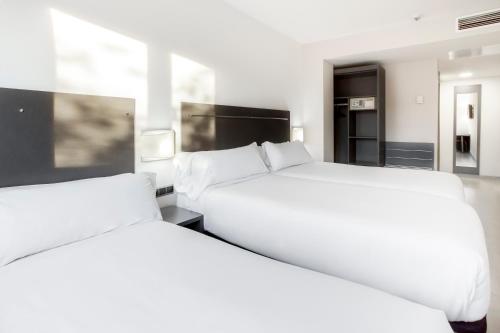 Imagen de la habitación del Hotel B&B Barcelona Rubi. Foto 8