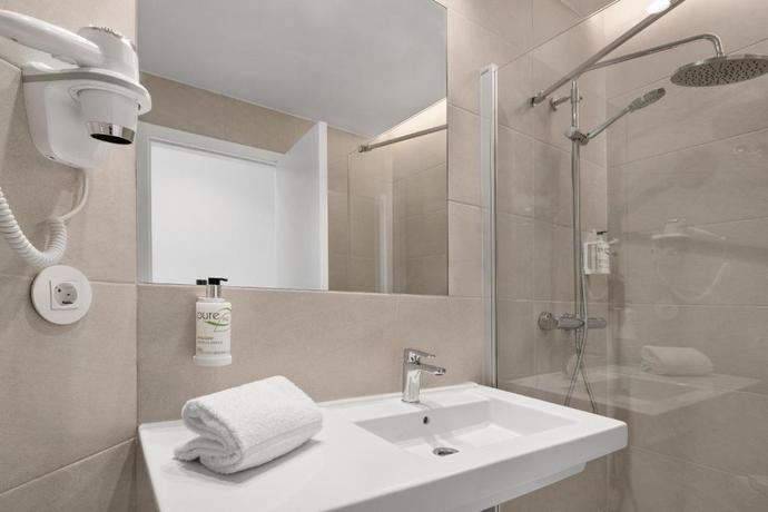 Imagen de la habitación del Hotel B&B Benidorm Finestrat. Foto 6