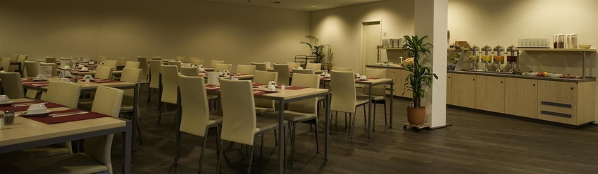 Imagen del bar/restaurante del Hotel B&B Berlin City-Ost. Foto 4