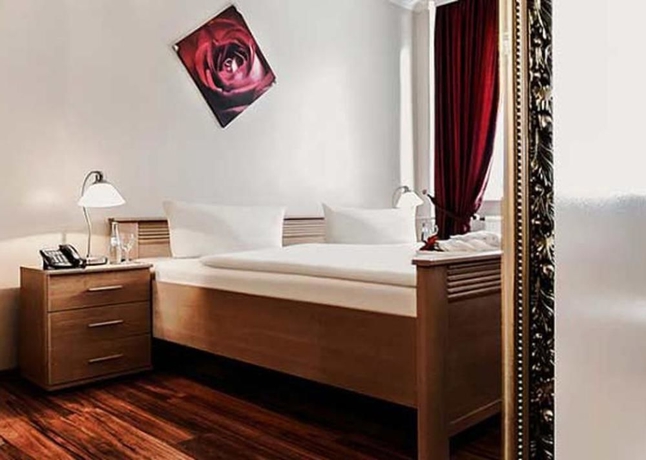 Imagen de la habitación del Hotel B&B Berlin-Dreilinden. Foto 5