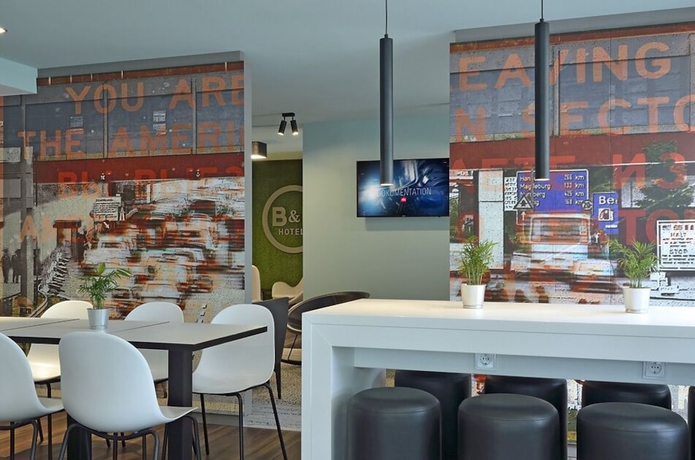 Imagen del bar/restaurante del Hotel B&B Berlin-dreilinden. Foto 3