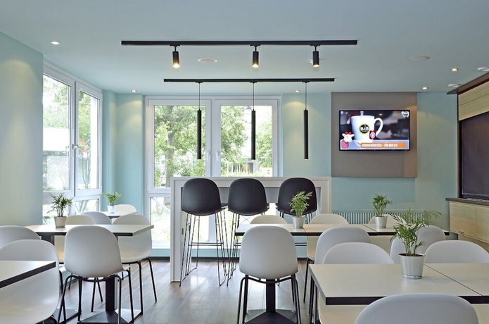 Imagen del bar/restaurante del Hotel B&B Berlin-dreilinden. Foto 5