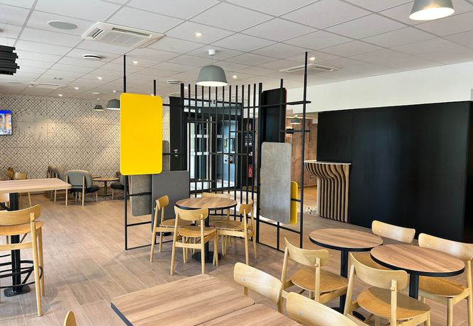 Imagen del bar/restaurante del Hotel B&B Besançon Valentin. Foto 6