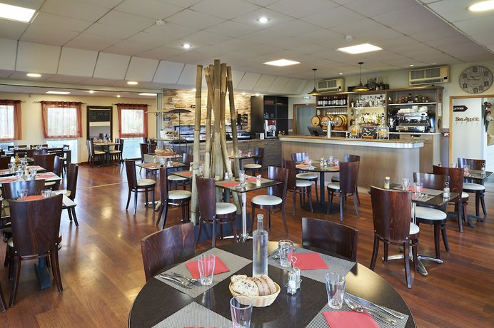 Imagen del bar/restaurante del Hotel B&B Bordeaux Le Haillan. Foto 4