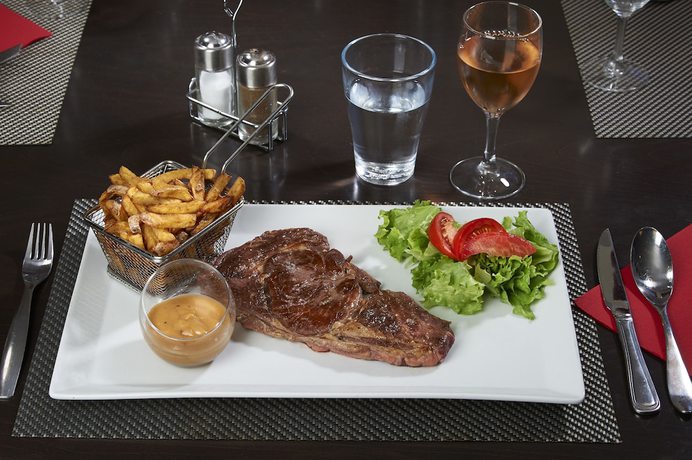 Imagen del bar/restaurante del Hotel B&B Bordeaux Le Haillan. Foto 5