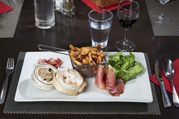 Imagen del bar/restaurante del Hotel B&B Bordeaux Le Haillan. Foto 6