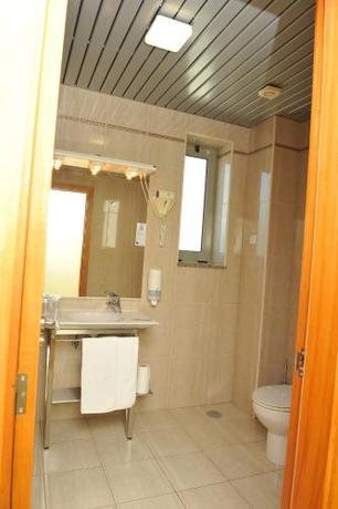 Imagen de la habitación del Hotel B&B Braga Lamacaes. Foto 5