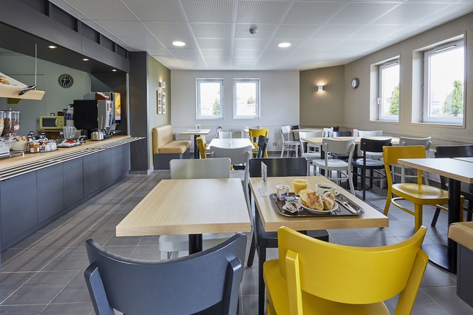 Imagen del bar/restaurante del Hotel B&B Caen Mémorial. Foto 4