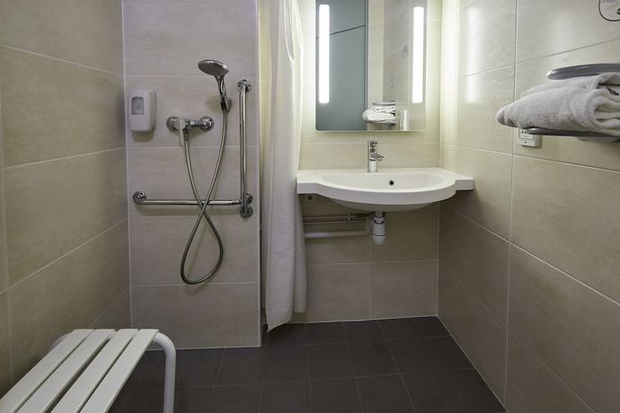 Imagen de la habitación del Hotel B&B Caen Mémorial. Foto 13