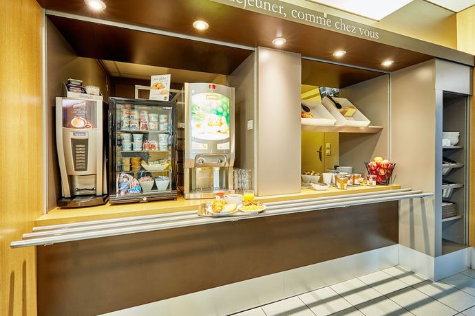 Imagen del bar/restaurante del Hotel B&B Caen Sud. Foto 10