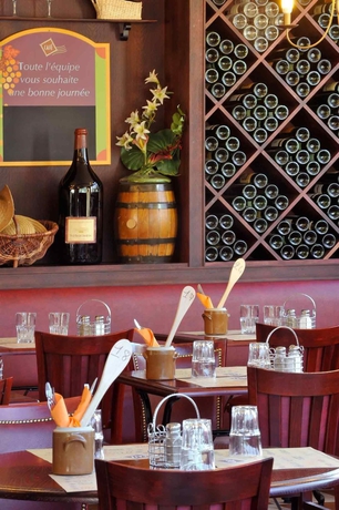 Imagen del bar/restaurante del Hotel B&B Calais Terminal Cité de L Europe 3 étoiles. Foto 8