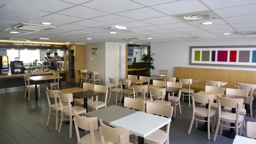 Imagen del bar/restaurante del Hotel B&B Cannes La Bocca Plage. Foto 3