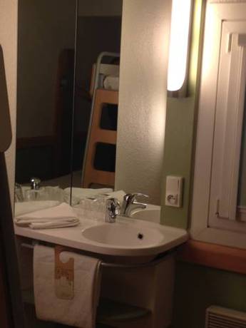 Imagen de la habitación del Hotel B&B Cergy Pierrelaye. Foto 5