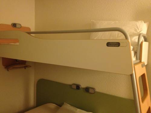 Imagen de la habitación del Hotel B&B Cergy Pierrelaye. Foto 6