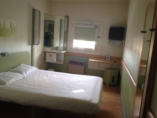 Imagen de la habitación del Hotel B&B Cergy Pierrelaye. Foto 7