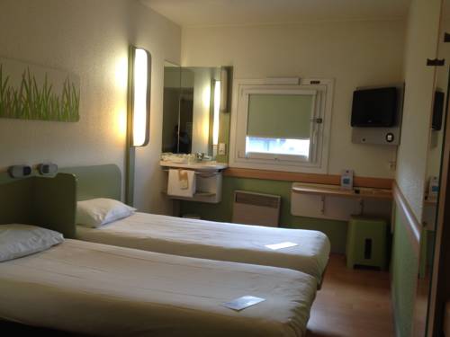 Imagen de la habitación del Hotel B&B Cergy Pierrelaye. Foto 8