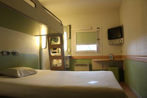 Imagen de la habitación del Hotel B&B Cergy Pierrelaye. Foto 10