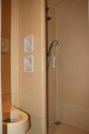 Imagen de la habitación del Hotel B&B Cergy Pierrelaye. Foto 11