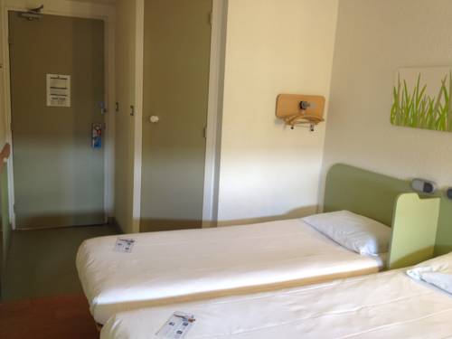 Imagen de la habitación del Hotel B&B Cergy Pierrelaye. Foto 12