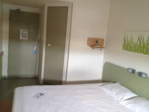 Imagen de la habitación del Hotel B&B Cergy Pierrelaye. Foto 13