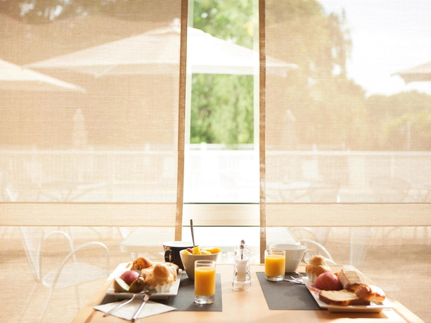 Imagen del bar/restaurante del Hotel B&B Cergy Port 4 étoiles. Foto 4