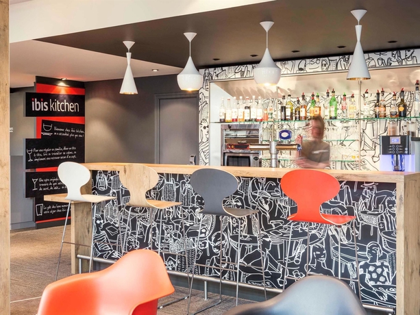 Imagen del bar/restaurante del Hotel B&B Chartres Centre Cathédrale. Foto 6