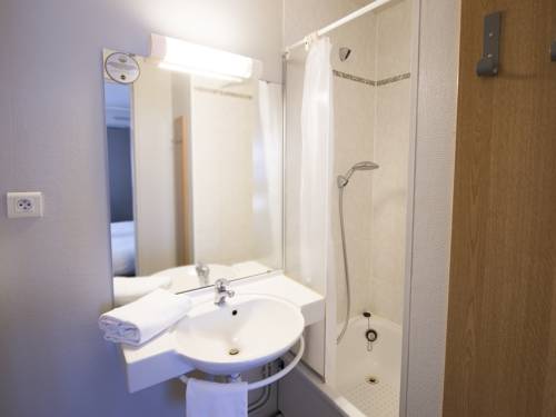 Imagen de la habitación del Hotel B&B Chateauroux A&eacute;roport. Foto 8