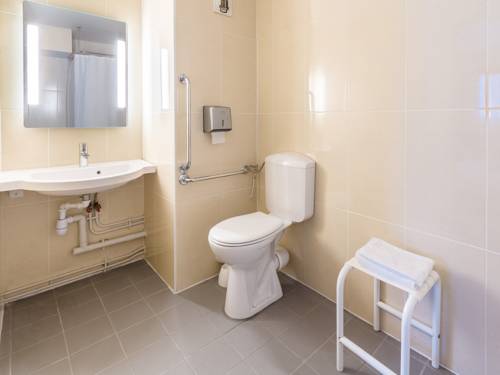Imagen de la habitación del Hotel B&B Cherbourg. Foto 12
