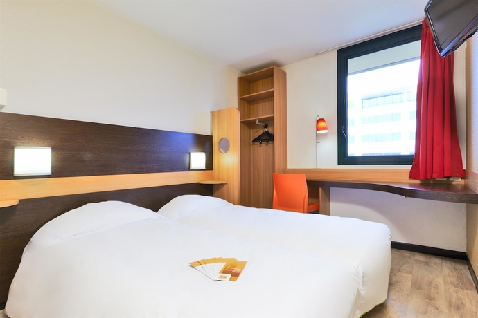 Imagen de la habitación del Hotel B&B Cholet Nord. Foto 11