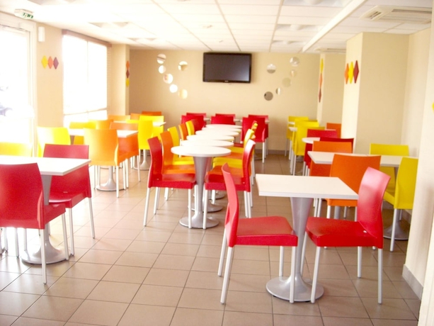 Imagen del bar/restaurante del Hotel B&B Cholet Nord. Foto 5