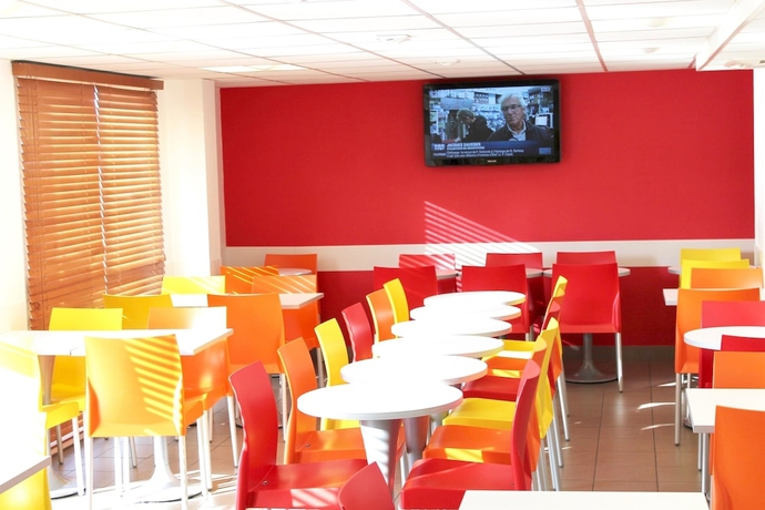 Imagen del bar/restaurante del Hotel B&B Cholet Nord. Foto 6