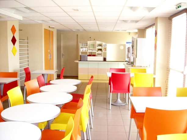 Imagen del bar/restaurante del Hotel B&B Cholet Nord. Foto 7