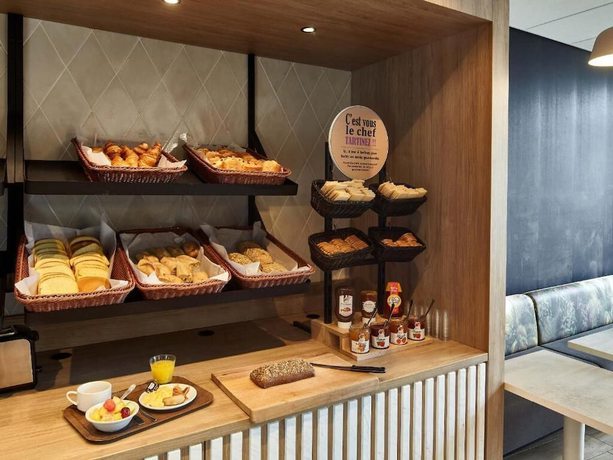 Imagen del bar/restaurante del Hotel B&B Cluses Sud. Foto 4