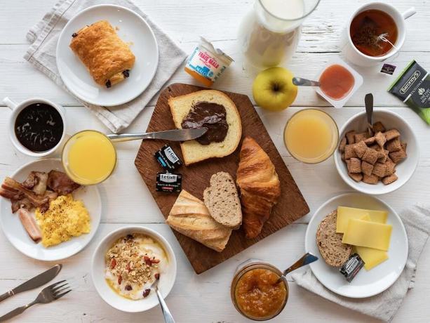 Imagen del bar/restaurante del Hotel B&B Cluses Sud. Foto 5