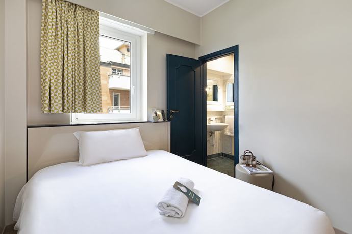 Imagen de la habitación del Hotel B&B Como City Center. Foto 5