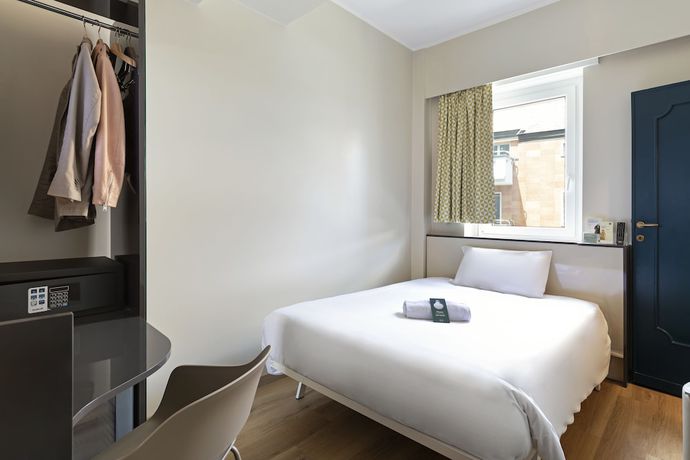 Imagen de la habitación del Hotel B&B Como City Center. Foto 6