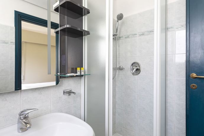 Imagen de la habitación del Hotel B&B Como City Center. Foto 12