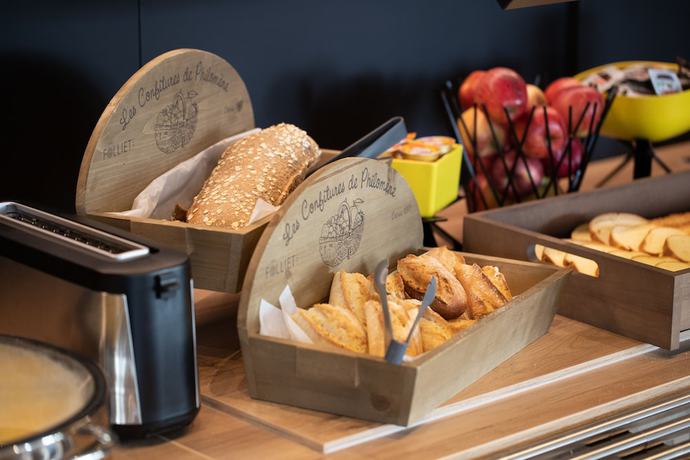 Imagen del bar/restaurante del Hotel B&B Compiègne. Foto 4