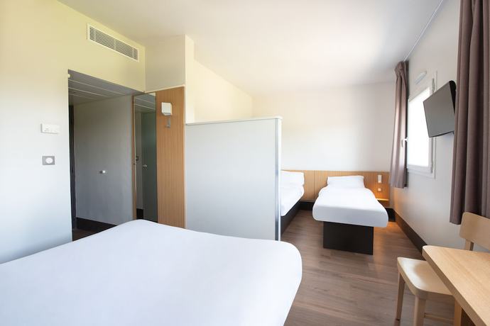 Imagen de la habitación del Hotel B&B Creil Chantilly. Foto 15