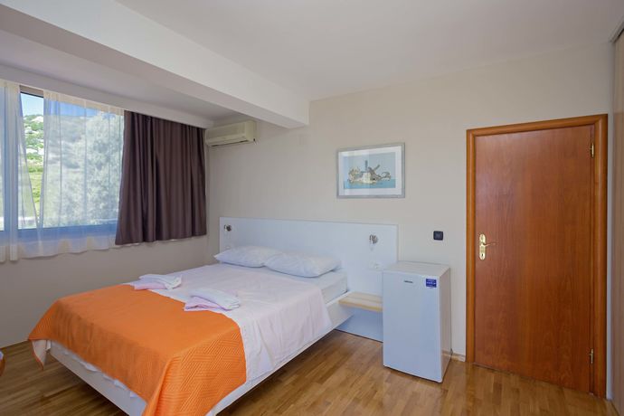 Imagen de los exteriores del Hotel B&B Dela. Foto 18