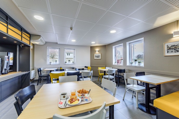 Imagen del bar/restaurante del Hotel B&B Dijon Les Portes Du Sud. Foto 3