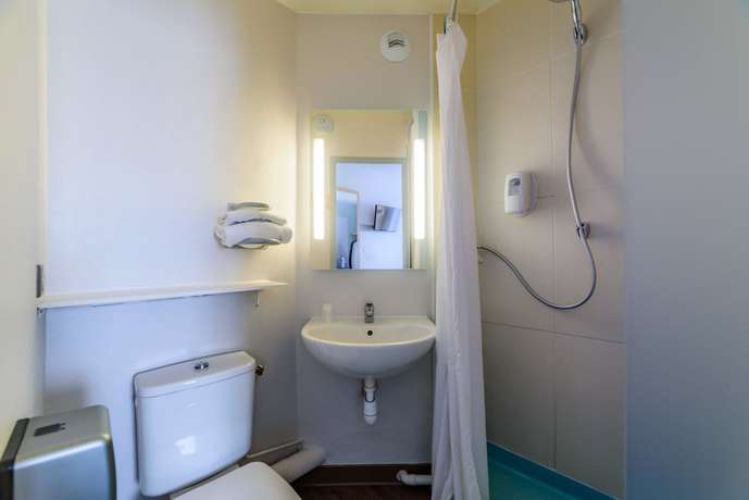 Imagen de la habitación del Hotel B&B Dijon Les Portes Du Sud. Foto 10