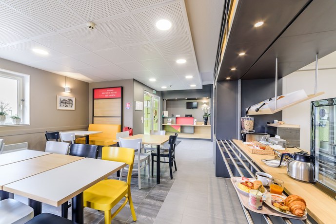 Imagen del bar/restaurante del Hotel B&B Dijon Les Portes Du Sud. Foto 5