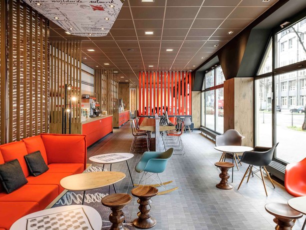 Imagen del bar/restaurante del Hotel B&B Düsseldorf-Hbf. Foto 2