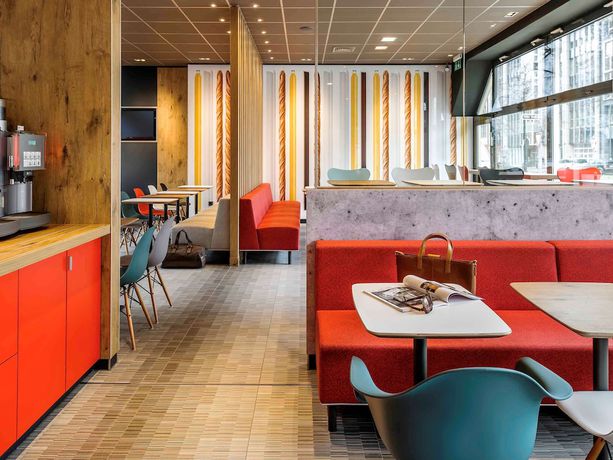 Imagen del bar/restaurante del Hotel B&B Düsseldorf-Hbf. Foto 3