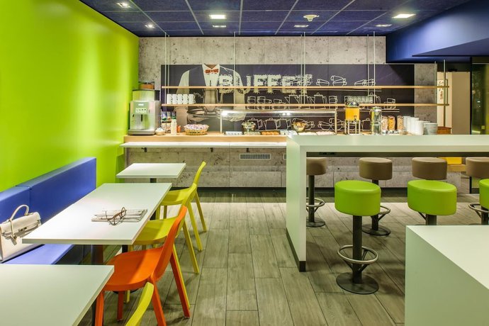Imagen del bar/restaurante del Hotel B&B D&uuml;sseldorf-Lintorf. Foto 4