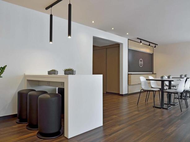 Imagen de los interiores del Hotel B&B D&uuml;sseldorf-Ratingen. Foto 6