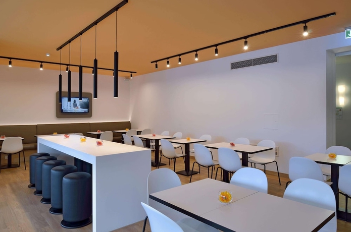 Imagen del bar/restaurante del Hotel B&B Essen. Foto 2