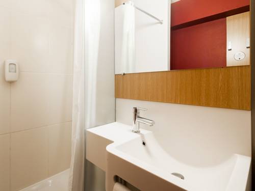 Imagen de la habitación del Hotel B&B Evreux. Foto 4